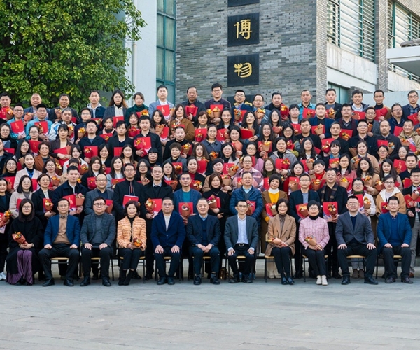 集团2021-2022年度赞美大会隆重进行